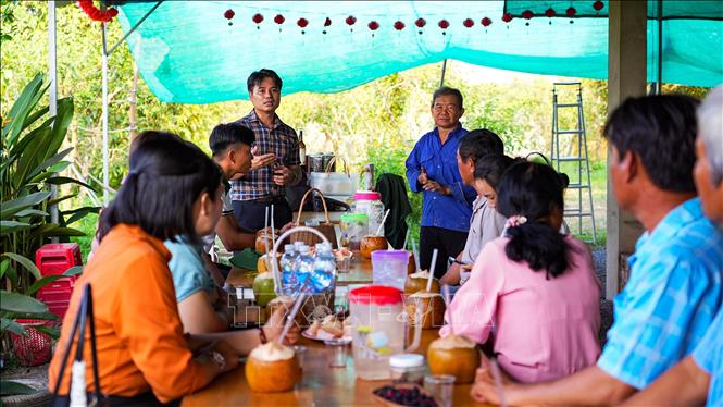 Buổi chia sẻ về kỹ thuật canh tác hữu cơ vườn tại dâu tằm 
