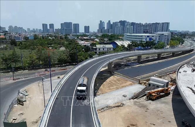 Nhánh cầu N3, thuộc dự án xây dựng nút giao thông An Phú – một trong những công trình giao thông trọng điểm tại cửa ngõ phía Đông thành phố trong ngày thông xe. Ảnh: Thanh Vũ - TTXVN