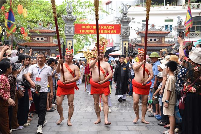 Đoàn rước tại lễ hội. Ảnh: Thanh Thương - TTXVN