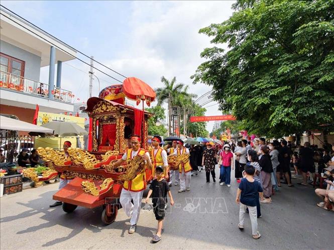 Đoàn rước tại lễ hội. Ảnh: Thanh Thương - TTXVN