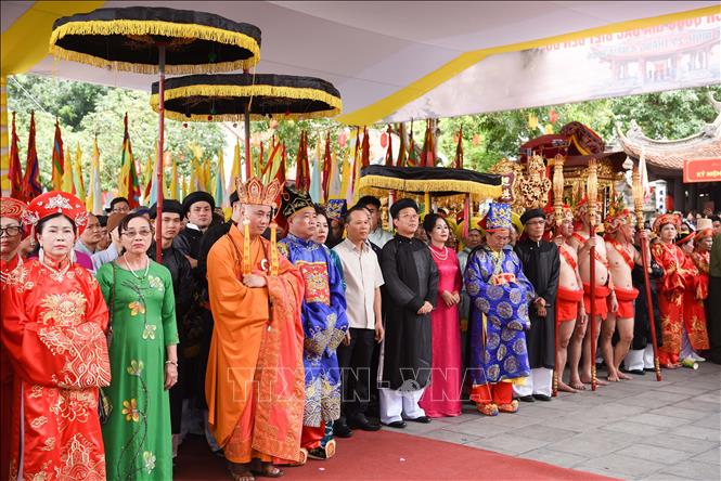 Đoàn rước tại hội Đền Đô. Ảnh: Thanh Thương - TTXVN