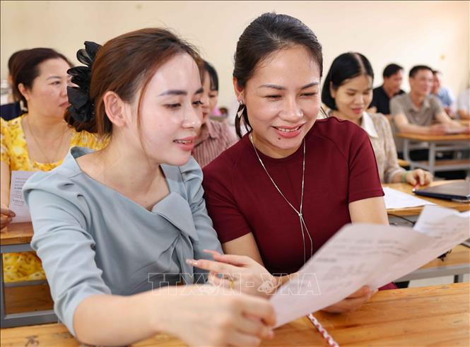 Việc tự học, nâng cao trình độ tiếng Anh của cán bộ, giáo viên, nhân viên Trường THCS Lê Quý Đôn (phường Minh Xuân, tỉnh Tuyên Quang) góp phần lan tỏa phong trào học tiếng Anh trong mỗi nhà trường. Ảnh: Thanh Tùng - TTXVN 
