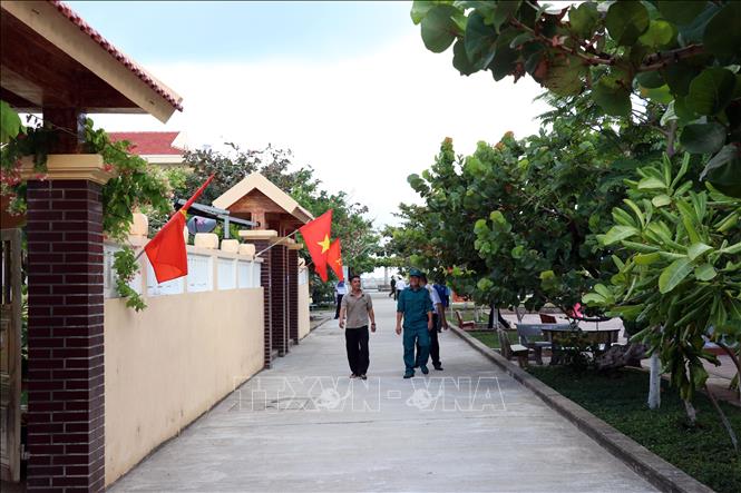 Cảnh thanh bình tại khu vực các hộ dân sinh sống trên đảo Đá Tây A. Ảnh: Tiến Lực - TTXVN
