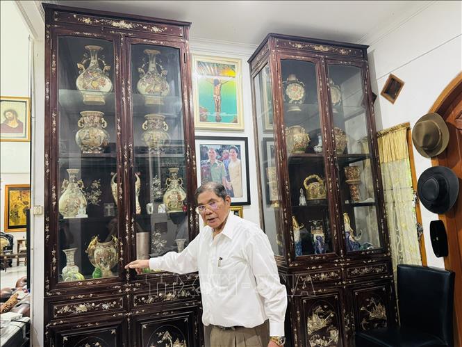 The family’s collection gradually evolves into a unique cultural space, allowing visitors to feel the “essence of Vietnam” in a foreign land. VNA Photo: Đỗ Quyên 