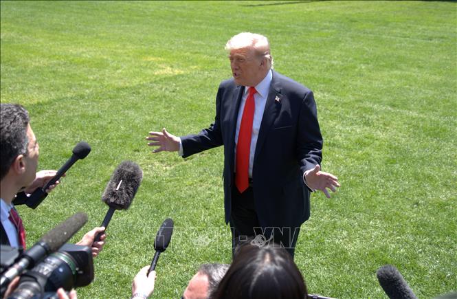 Tổng thống Mỹ Donald Trump trả lời phỏng vấn báo giới tại Nhà Trắng ở Washington DC., ngày 1/5/2026. Ảnh: THX/TTXVN