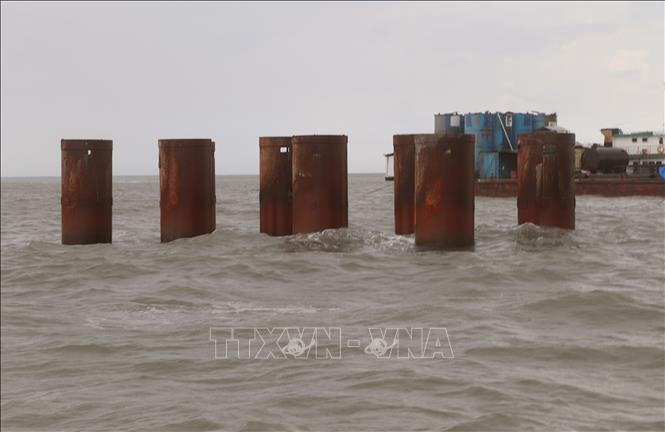 Cọc khoan nhồi được khoan tại dự án đường giao thông ra đảo Hòn Khoai trên biển. Ảnh: Tuấn Phi - TTXVN