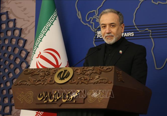 Ngoại trưởng Iran Seyed Abbas Araghchi trong cuộc họp báo tại Tehran. Ảnh: THX/TTXVN
