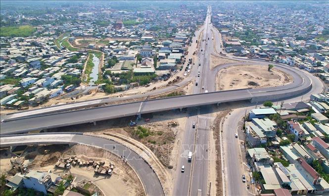 Nút giao giữa cao tốc Biên Hòa - Vũng Tàu và Quốc lộ 51 đoạn qua Đồng Nai đã cơ bản hoàn thành. Ảnh: Công Phong - TTXVN
