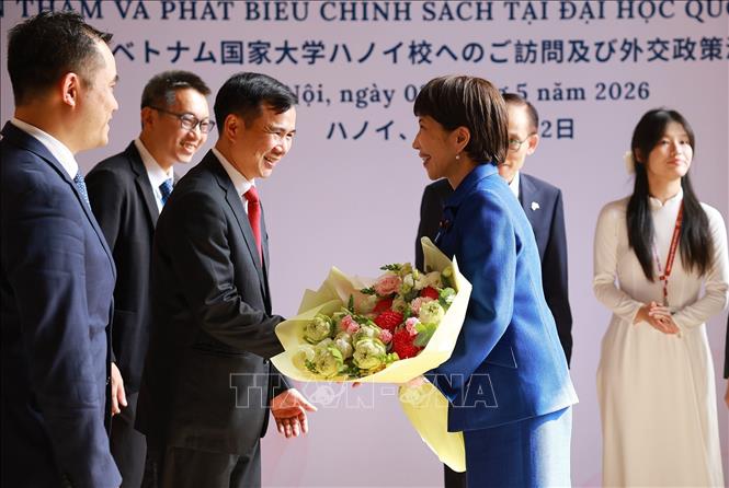 Thủ tướng Nhật Bản Takaichi Sanae đến thăm và phát biểu chính sách tại Đại học Quốc gia Hà Nội. Ảnh: Dương Giang – TTXVN
