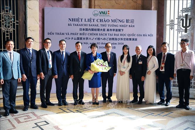 Thủ tướng Nhật Bản Takaichi Sanae đến thăm và phát biểu chính sách tại Đại học Quốc gia Hà Nội. Ảnh: Dương Giang – TTXVN
