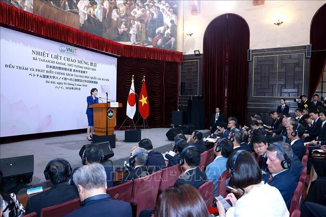 Thủ tướng Nhật Bản Takaichi Sanae đến thăm và phát biểu chính sách tại Đại học Quốc gia Hà Nội. Ảnh: Tuấn Anh – TTXVN