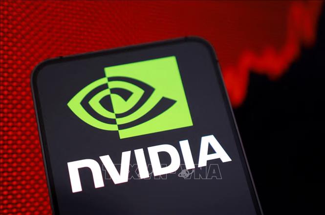 Biểu tượng của Tập đoàn Nvidia trên màn hình điện thoại. Ảnh: Reuters/TTXVN