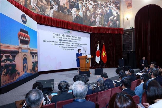 Thủ tướng Nhật Bản Takaichi Sanae phát biểu chính sách tại Đại học Quốc gia Hà Nội. Ảnh: Tuấn Anh – TTXVN