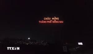 Cận cảnh 400 drone rực sáng chào mừng thành phố Đồng Nai