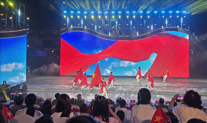 Chương trình nghệ thuật tại Gala nghệ thuật “Tổ quốc bình yên” do Bộ Công an phối hợp với thành phố Đà Nẵng tổ chức. Ảnh: Khoa Chương - TTXVN