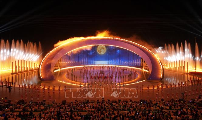 Lễ bế mạc Đại hội thể thao bãi biển châu Á năm 2026 diễn ra ở thành phố Tam Á, Trung Quốc tối 30/4/2026 với nhiều tiết mục nghệ thuật đặc sắc, mang nét văn hoá đặc trưng của nước chủ nhà. Ảnh: Màn pháo hoa rực rỡ tại lễ bế mạc. Ảnh: THX/TTXVN
