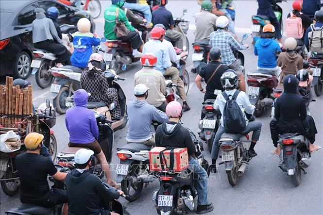 Trên tuyến đường Ngọc Hồi đi trung tâm Thành phố Hà Nội, lượng người và phương tiện gia tăng đột biến (ảnh chụp lúc 7h20'). Ảnh: Hoàng Hiếu - TTXVN