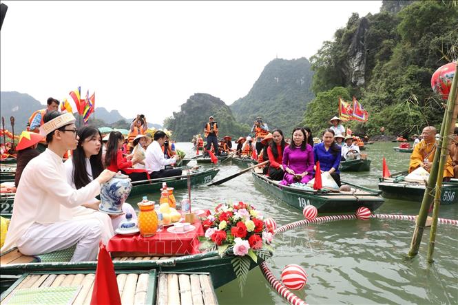 Nghi thức rước nước độc đáo tại lễ hội. Ảnh: Đức Phương – TTXVN