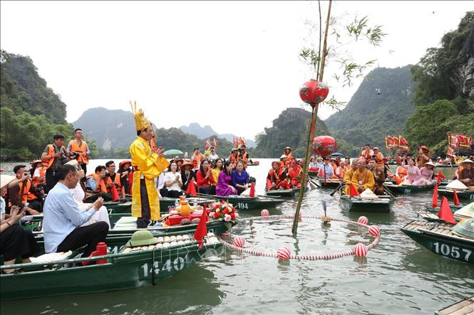 Nghi thức rước nước độc đáo tại lễ hội. Ảnh: Đức Phương – TTXVN