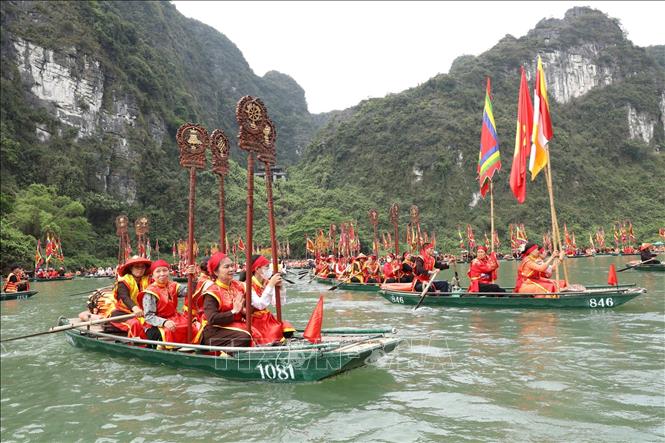 Lễ hội có sự tham dự của đông đảo nhân dân và du khách thập phương. Ảnh: Đức Phương – TTXVN