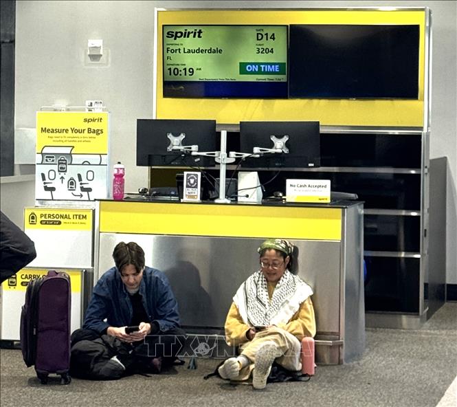 Hành khách đợi làm thủ tục lên máy bay tại sân bay Baltimore, bang Maryland. Ảnh: Đoàn Hùng - P/v TTXVN tại Mỹ