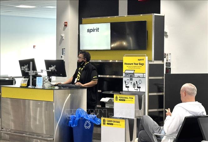 Nhân viên của Spirit Airlines tại quầy làm thủ tục tại sân bay Baltimore, bang Maryland. Ảnh: Đoàn Hùng - P/v TTXVN tại Mỹ

