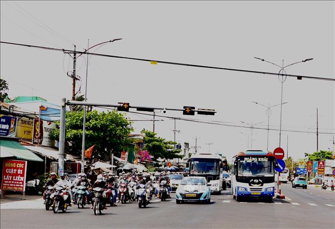 Chiều về thành phố Hồ Chí Minh tại Ngã tư Thân Cửu Nghĩa chen cứng xe di chuyển. Ảnh: Hồng Nhung - TTXVN