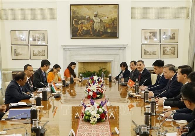 Đại tướng Tô Lâm, Bộ trưởng Bộ Công an gặp, làm việc với Cố vấn An ninh quốc gia Ấn Độ Ajit Kumar Doval trong chuyến thăm Ấn Độ (New Delhi, 10/4/2023). Ảnh: Ngọc Thúy – TTXVN
