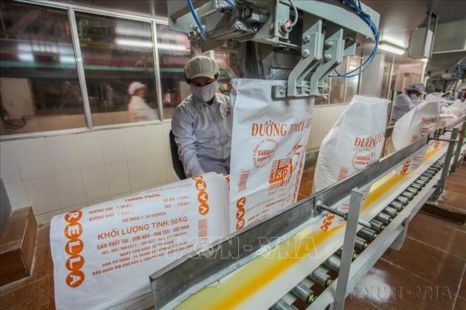Dây chuyền sản xuất đường tinh luyện (RE) tại nhà máy của Công ty TNHH Công nghiệp KCP Việt Nam (100% vốn đầu tư của Ấn Độ), ở huyện Sơn Hòa và huyện Đồng Xuân (tỉnh Phú Yên, tháng 4/2016). Ảnh: Trọng Đạt – TTXVN

