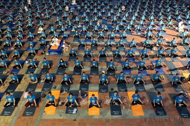 Khởi nguồn từ Ấn Độ, Yoga phát triển mạnh mẽ những năm qua và ngày càng phổ biến, trở thành một phần không thể thiếu trong đời sống của nhiều người Việt Nam, là sợi dây kết nối người dân giữa hai nước Việt Nam - Ấn Độ. Trong ảnh: Lễ hội Yoga quốc tế - Đà Nẵng 2022. Ảnh: Trần Lê Lâm – TTXVN