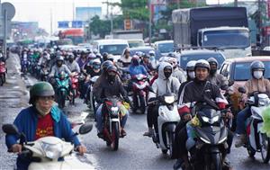 Người dân ùn ùn trở về TP Hồ Chí Minh, cửa ngõ phía Tây ùn ứ