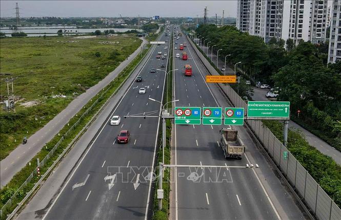 Dòng phương tiện di chuyển ổn định trên cao tốc Pháp Vân – Cầu Giẽ chiều 3/5/2026. Ảnh: Trung Nguyên - TTXVN