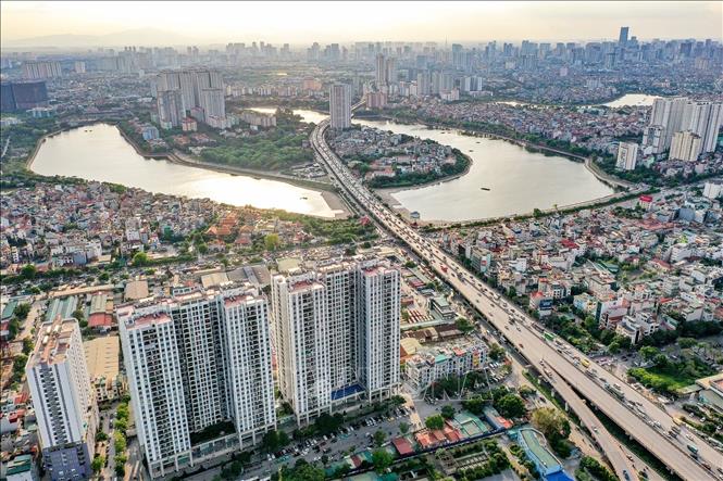 Tuyến Giải Phóng – vành đai 3 đoạn qua Linh Đàm, phương tiện lưu thông ổn định, không xảy ra ùn ứ kéo dài. Ảnh: Trung Nguyên - TTXVN