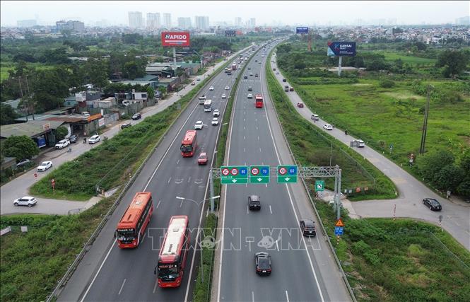Trên cao tốc Pháp Vân - Cầu Giẽ lưu lượng tăng cao vào cuối ngày của kỳ nghỉ lễ nhưng các phương tiện di chuyển thuận lợi. Ảnh: Quốc Khánh - TTXVN
