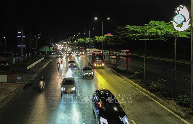 Phương tiện lưu thông thuận lợi trên tuyến Nguyễn Văn Linh (quốc lộ 5A). Ảnh: Phan Phương - TTXVN