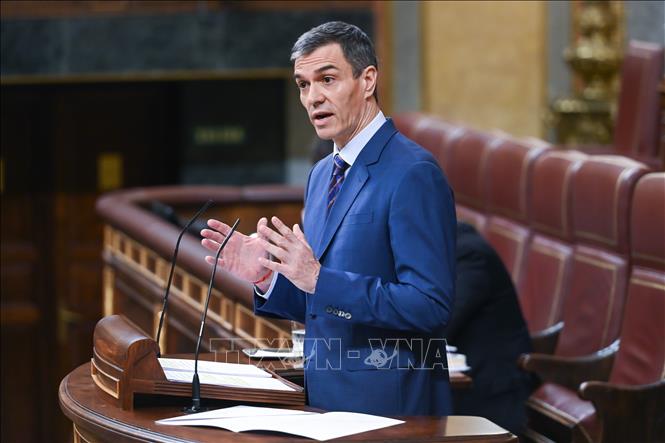 (Tư liệu) Thủ tướng Tây Ban Nha Pedro Sanchez phát biểu tại Madrid. Ảnh: THX/TTXVN