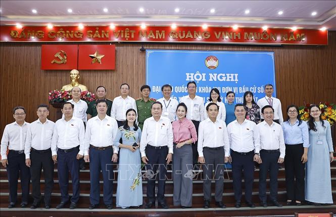 Chủ tịch Quốc hội Trần Thanh Mẫn với đại biểu. Ảnh: Doãn Tấn - TTXVN