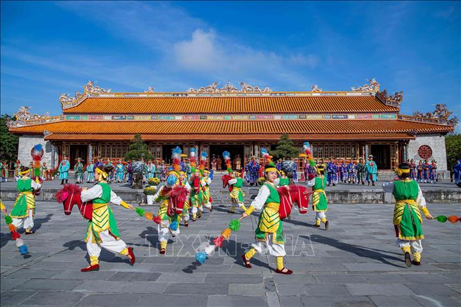 Múa cung đình luôn song hành cùng Nhã nhạc. Ảnh: Vân Chi/TTXVN phát
