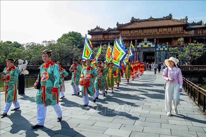 Được UNESCO công nhận là Di sản văn hóa phi vật thể đại diện của nhân loại từ năm 2003, Nhã nhạc cung đình Huế ngày nay thường hiện diện trong các nghi lễ tái hiện, sự kiện văn hóa tại Đại Nội. Ảnh: Vân Chi/TTXVN phát