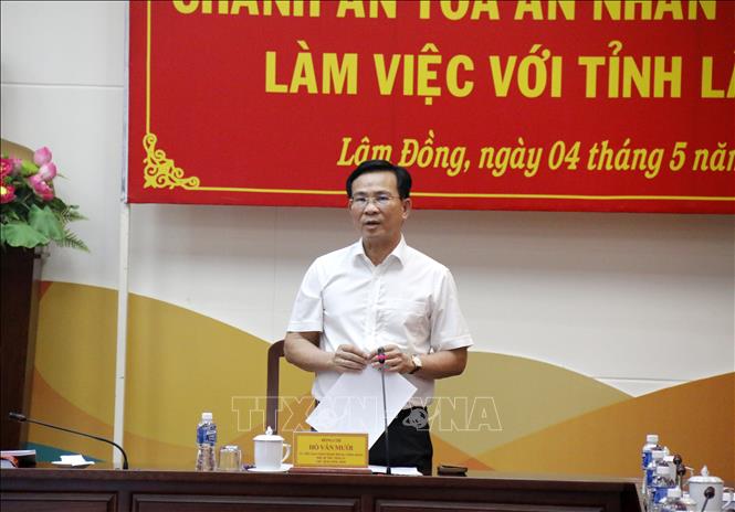 Ông Hồ Văn Mười, Chủ tịch UBND tỉnh Lâm Đồng, phát biểu tại buổi làm việc. Ảnh: Nguyễn Thanh - TTXVN