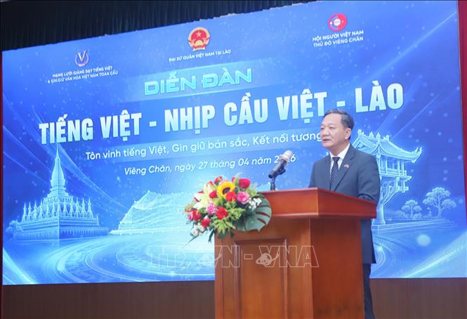 Đại sứ Việt Nam tại Lào Nguyễn Minh Tâm phát biểu tại Diễn đàn 