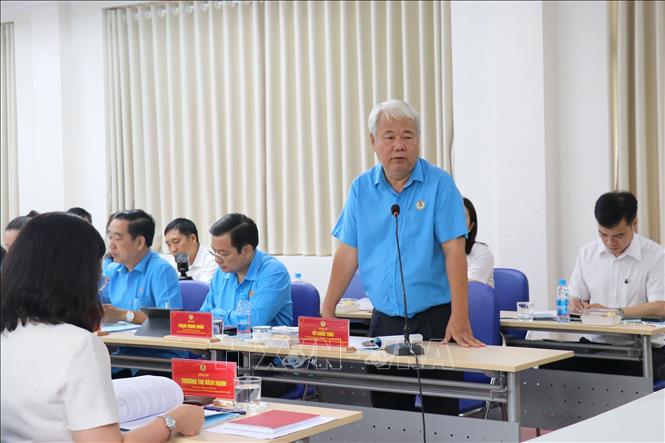 Ông Võ Khắc Thái, Phó Chủ tịch thường trực Liên đoàn lao động TP. Hồ Chí Minh phát biểu tại buổi làm việc. Ảnh: Thanh Vũ - TTXVN
