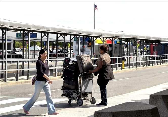 Hành khách tại Sân bay Quốc tế Washington Dulles (IAD). Ảnh: Ngọc Quang – PV TTXVN tại Mỹ