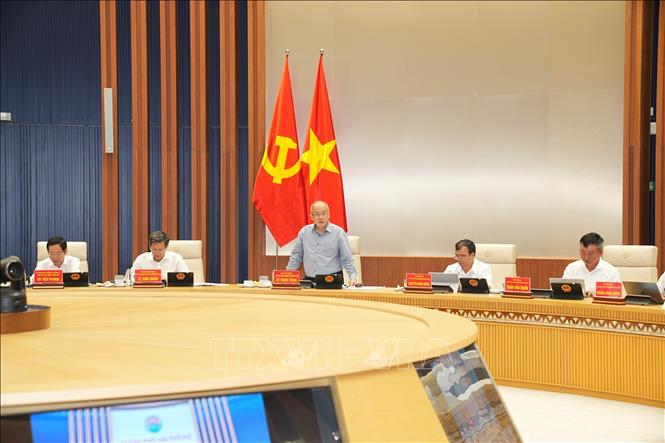 Chủ tịch UBND thành phố Hải Phòng Đỗ Thành Trung điều hành Phiên họp thường kỳ tháng 4/2026. Ảnh: Minh Huệ-TTXVN
