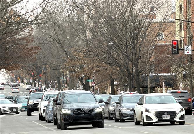Ô tô lưu thông trên một tuyến phố ở thủ đô Washington D.C của Mỹ. Ảnh: Ngọc Quang – PV TTXVN tại Mỹ