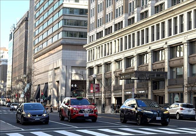 Ô tô lưu thông trên một tuyến phố ở thủ đô Washington D.C của Mỹ. Ảnh: Ngọc Quang – PV TTXVN tại Mỹ