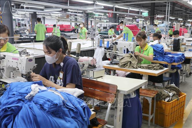 Bám sát định hướng của Nghị quyết 16 về phát triển kinh tế biển theo hướng đa ngành, hiện đại và bền vững, xã ven biển Giao Bình, tỉnh Ninh Bình đang dồn lực giải phóng mặt bằng cho phát triển các khu công nghiệp mới. Ảnh: Thùy Dung - TTXVN