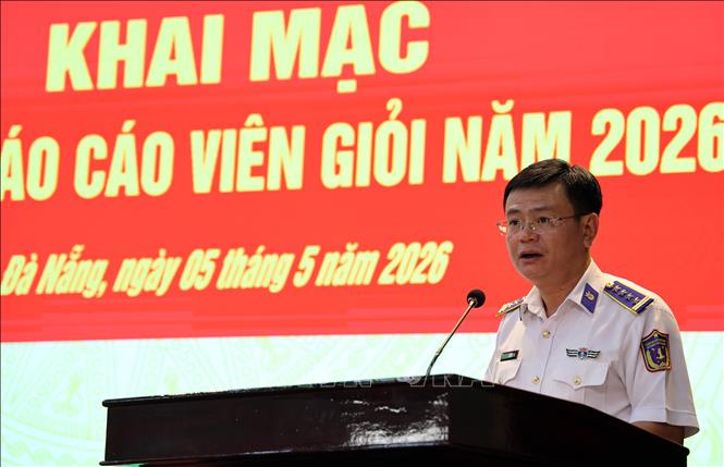 Đại tá Lê Huy, Chính ủy Vùng Cảnh sát biển 2, khai mạc Hội thi báo cáo viên giỏi năm 2026. Ảnh: Trần Tĩnh - TTXVN
