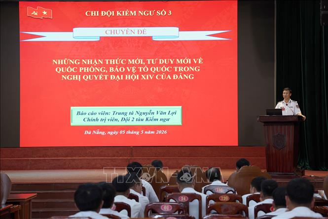 Báo cáo viên trình bầy phần thi. Ảnh: Trần Tĩnh - TTXVN