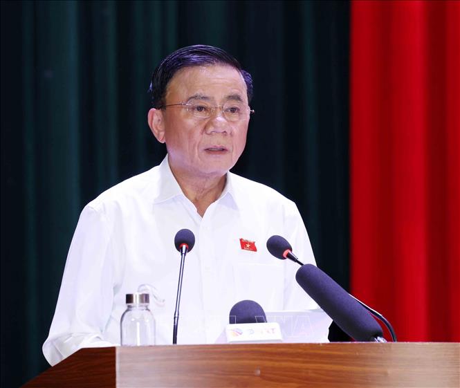Đồng chí Trần Cẩm Tú, Uỷ viên Bộ Chính trị, Thường trực Ban Bí thư phát biểu tại buổi tiếp xúc cử tri. Ảnh: Phương Hoa - TTXVN
